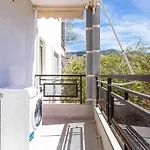 Stella\'S Central - 1Min Beach, Kitchen & Balcony