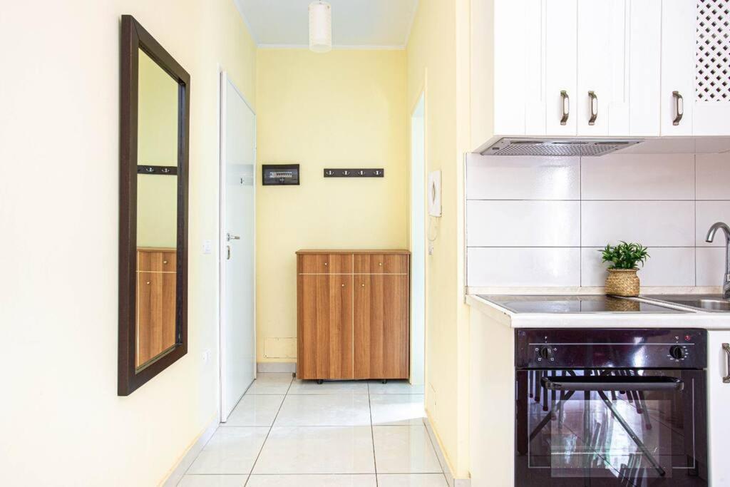 Stella's - 1min Beach, Kitchen & Balcony